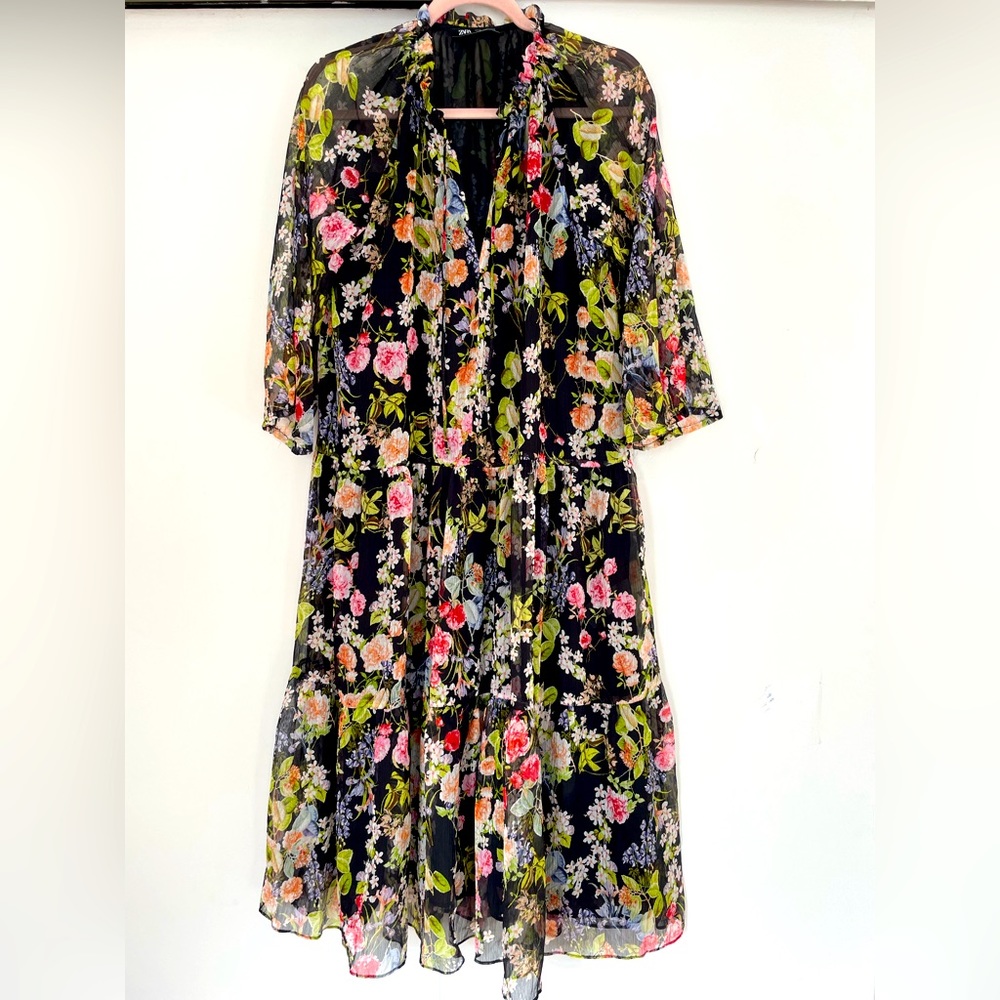 Zara floral midi dress, XS, runs oversize, limited collections